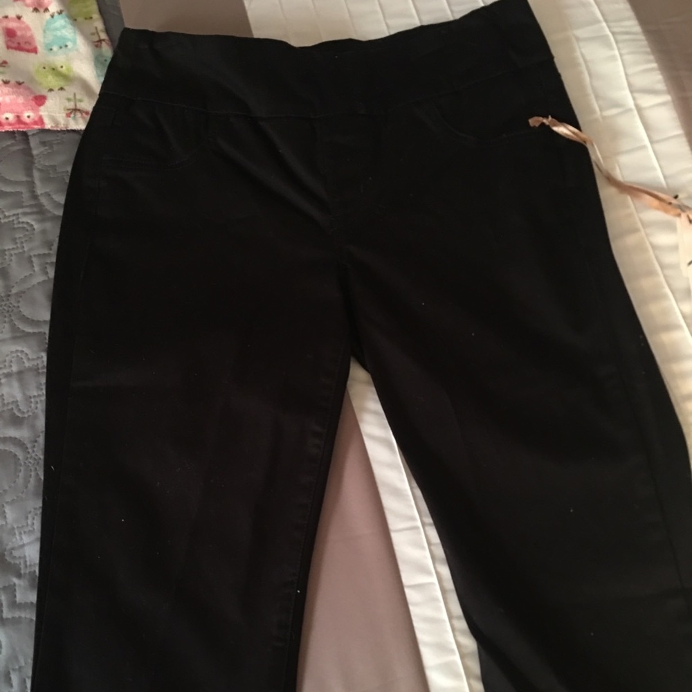 NWT black Capri